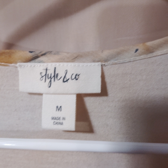 3 Beautiful Blouses - Picture 4 of 10